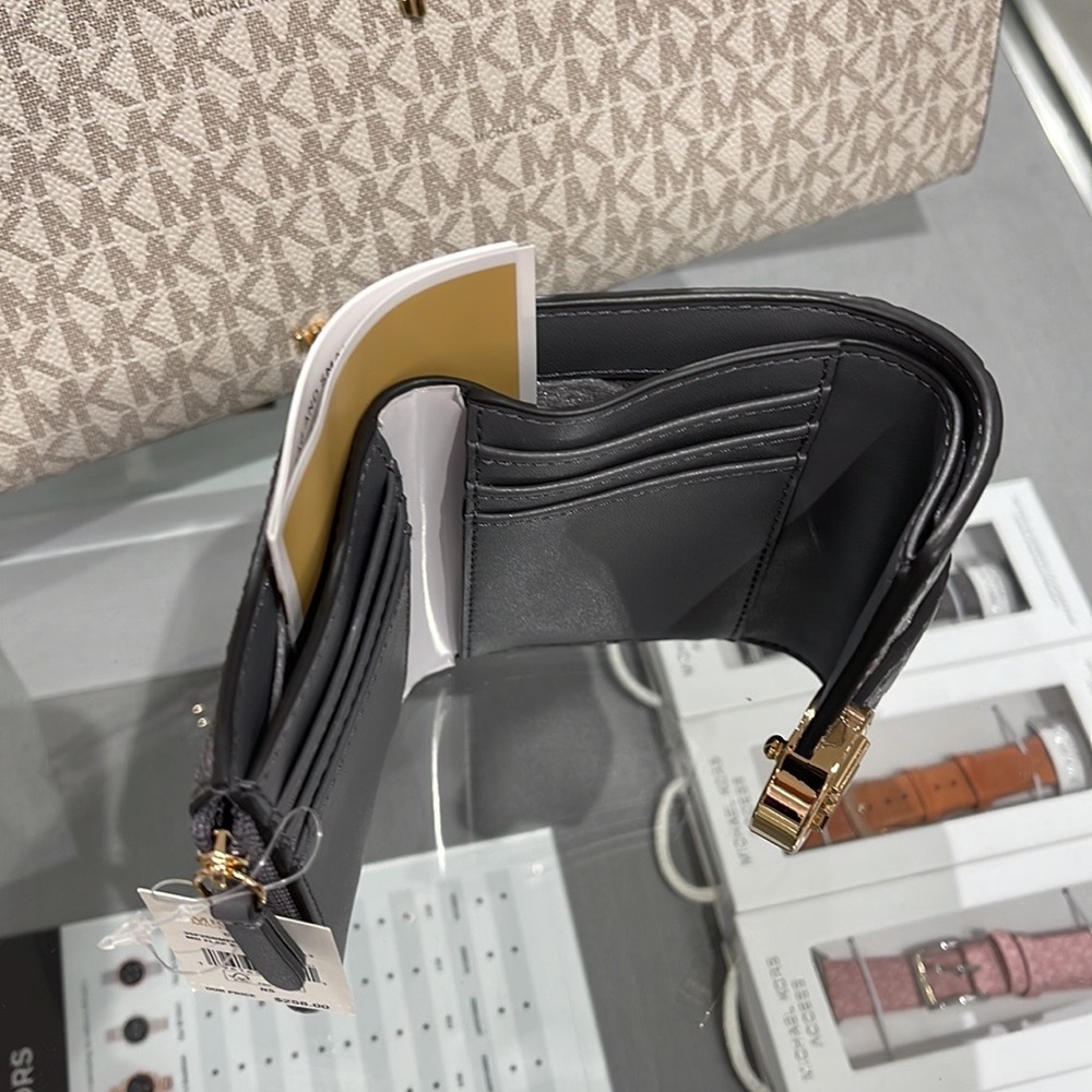 MICHAEL KORS CARMEN MEDIUM FLAP LOGO AND FAUX LEATHER WALLET
HEATHER GREY MULTI - Picture 12 of 16